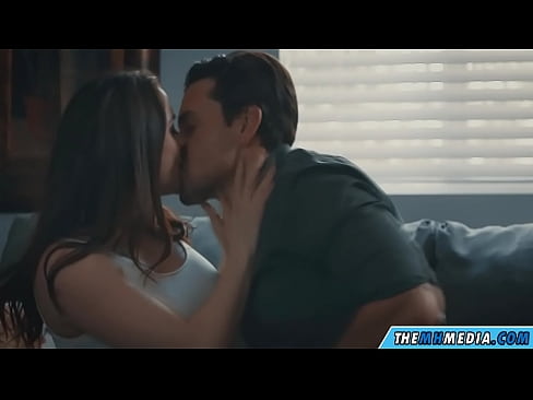 ❤️ एक चांगला busty आई सह रोमँटिक सेक्स आमच्याकडे